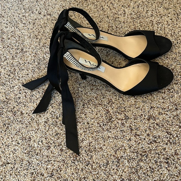 EUC Nina Vinnie Black Satin Shoes- worn once! Sz 8 - Picture 7 of 10